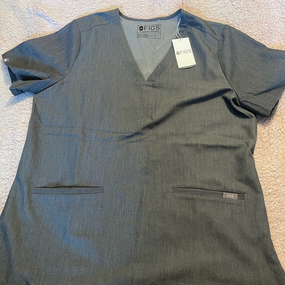 Figs scrub top
